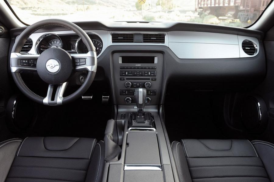  Ford Mustang V6 2012 года  (фото 93 из 133)